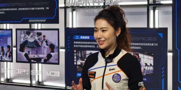 商业航天火了！演员黄景瑜要上太空，航天公司CEO曾是央视女主持